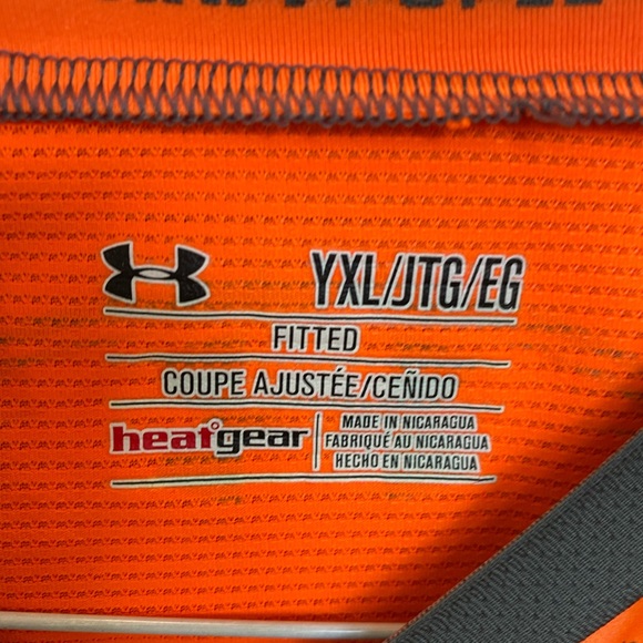 Under Armour fitted short sleeve tee. Heat Gear. Army of 11. Football. Athletic - Picture 10 of 10